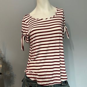 Green envelope top with tie sleeve accent, size L. NWT. Bundle & Save /make offe